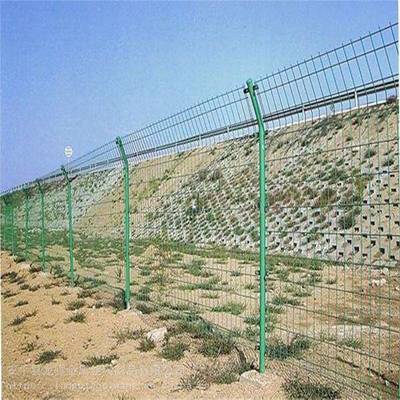 守護安全與邊界 鐵絲防護網(wǎng)、道路護欄網(wǎng)與鋼絲網(wǎng)圍欄的應(yīng)用與選擇